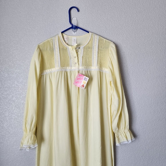 BARBIZON 70s Babydoll New Old Stock Canary Yellow maxi gown USA Dead Stock M - Picture 10 of 10